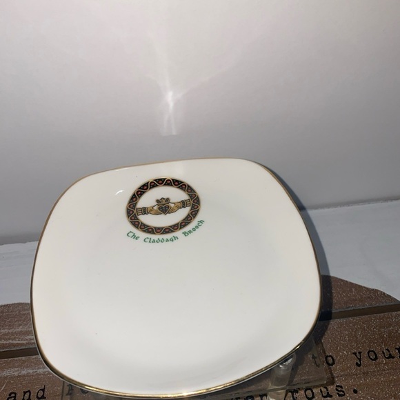 Royal Tara Celtic Brooch Plate - Picture 2 of 5